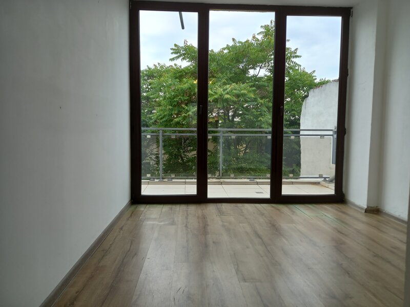 Banu Manta, duplex cu terasa de 45 mp, birouri