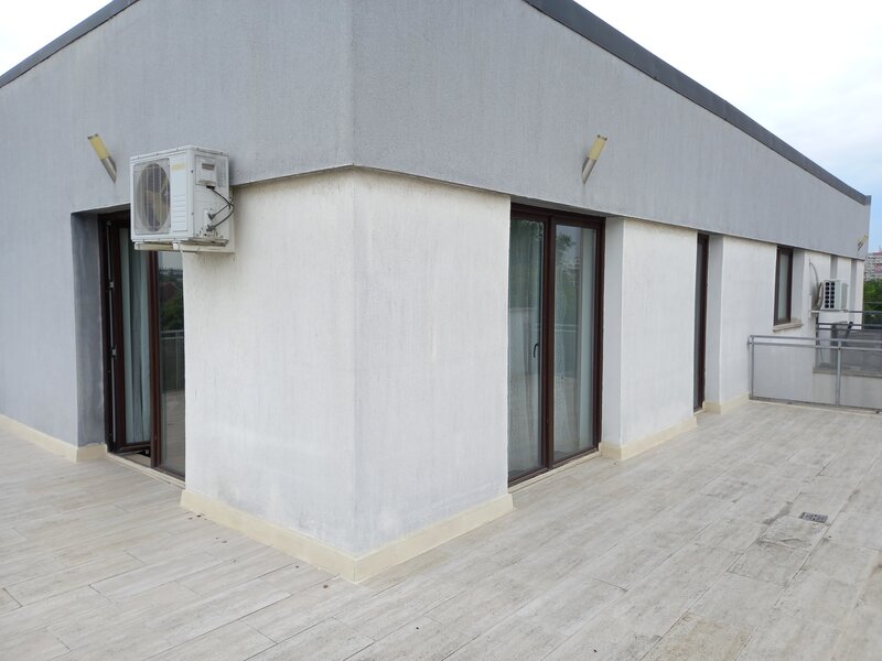 Banu Manta, duplex cu terasa de 45 mp, birouri