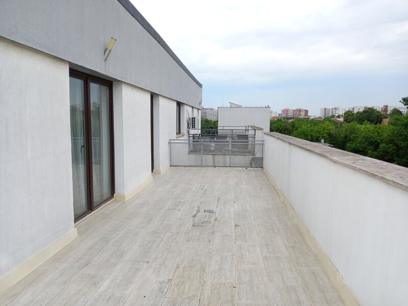 Banu Manta, duplex cu terasa de 45 mp, birouri